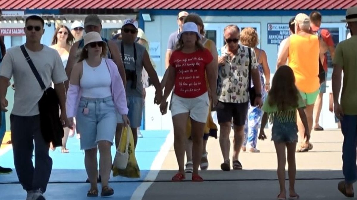 Amasra’ya Rus turist akını sürüyor