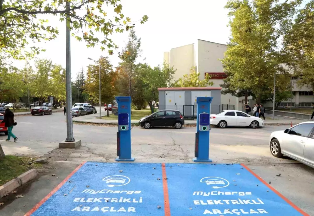 Erciyes Ü. İki Elektrikli Araç Şarj İstasyonu Kurdu