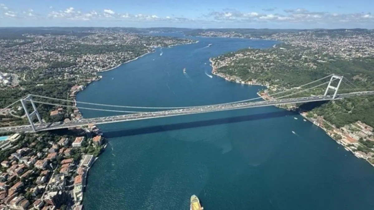 İstanbul Boğazı’nda gemi trafiği askıya alındı
