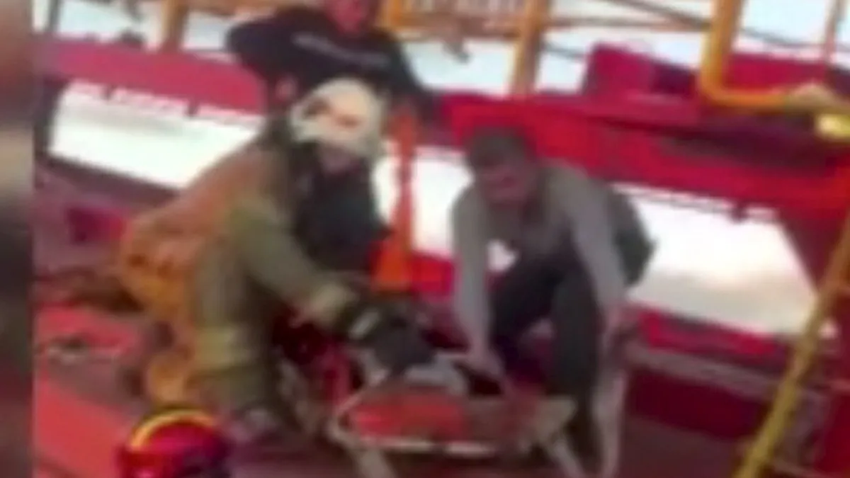 Ahırkapı açıklarında demirli olan geminin güvertesindeki vinç devrildi: 3 kişi yaralandı