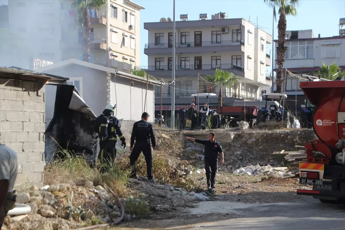 Serik’te Konteyner Yangını