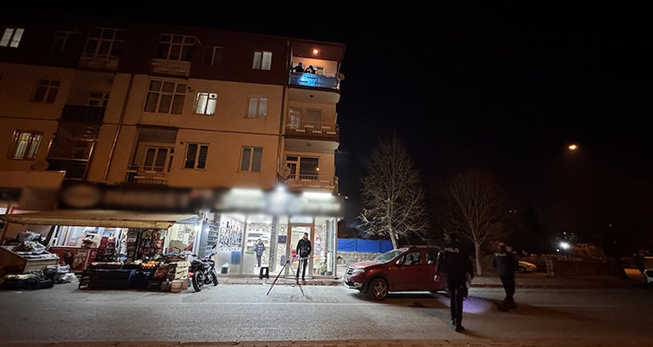 Balkonda otururken silahlı saldırıya uğradı