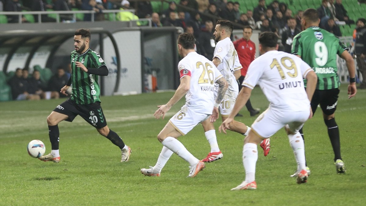Manisa FK deplasmanda Sakaryaspor’u devirdi