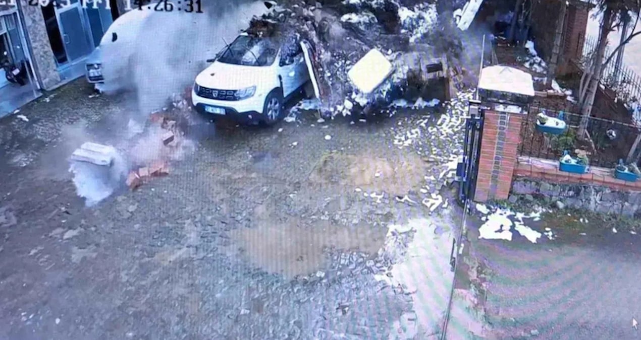 İstinat duvarının altında kalmaktan son anda kurtuldu