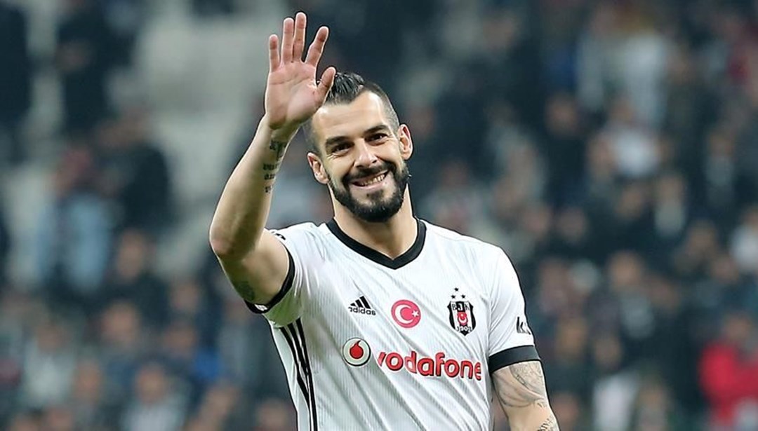 Beşiktaş’ın eski yıldızı Alvaro Negredo futbolu bıraktı