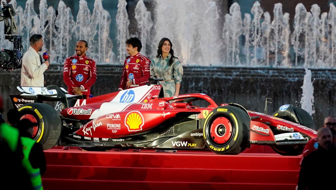 Formula 1 yeni sezon için geri sayım: Lewis Hamilton ve Charles Leclerc’tan 35 bin kişi önünde gösteri