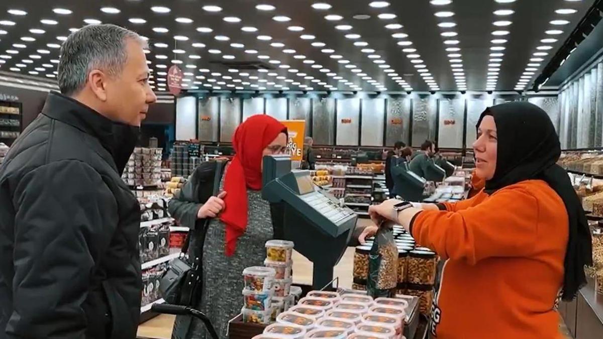 Bakan Yerlikaya alışverişe çıktı: Esnaflarımızın yanında olmaya devam edeceğiz