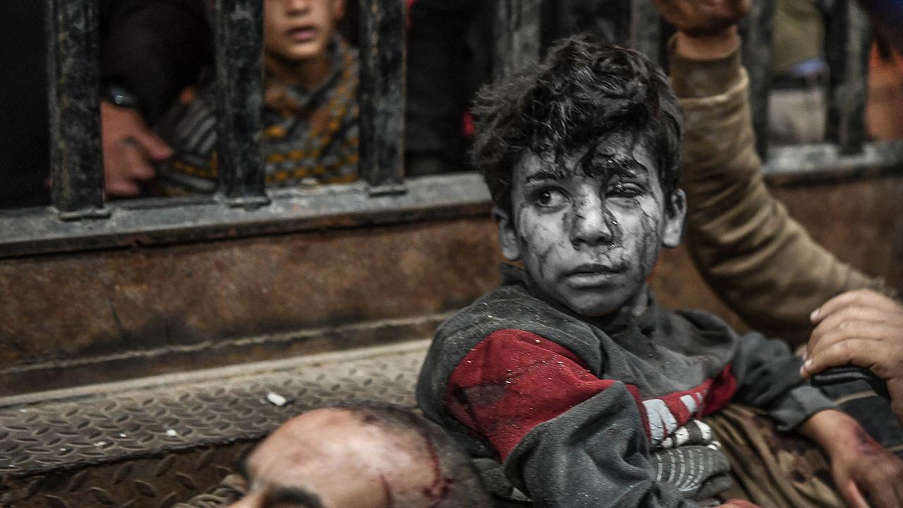 Gazzeli çocuklar katil İsrail’in kıskacında hayatta kalmaya çalışıyor